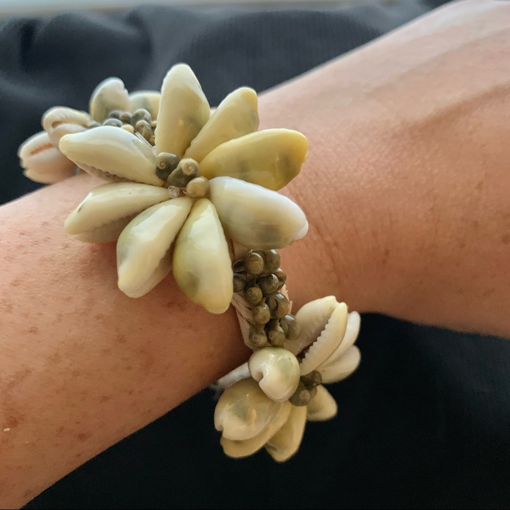 Hawaii Seashells Flower Bracelet
